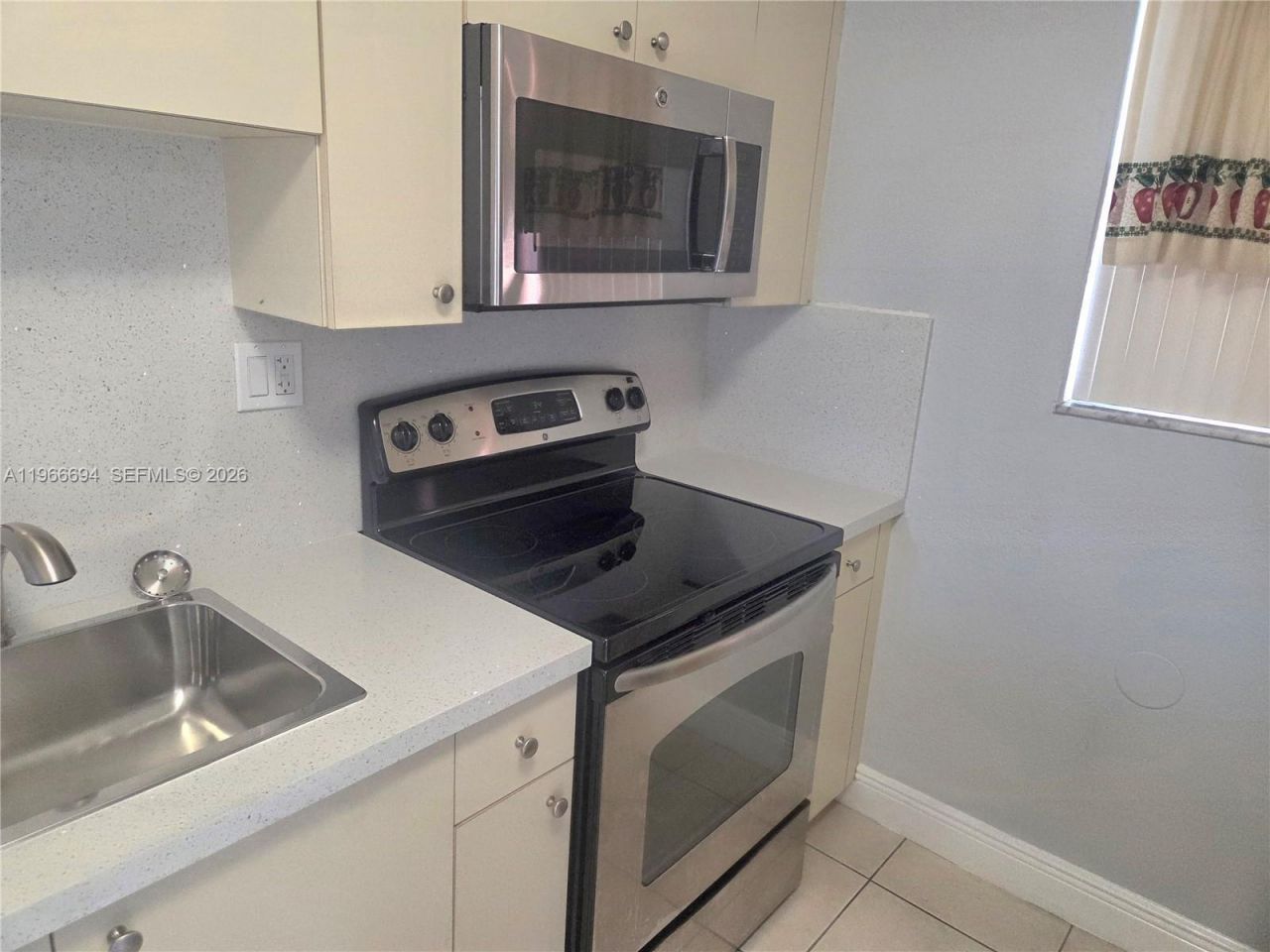 8425 NW 8th St, Unit 304, Miami, FL 33126 Photo