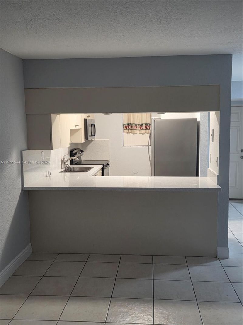 8425 NW 8th St, Unit 304, Miami, FL 33126 Photo