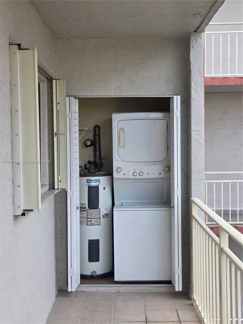 8425 NW 8th St, Unit 304, Miami, FL 33126 Photo