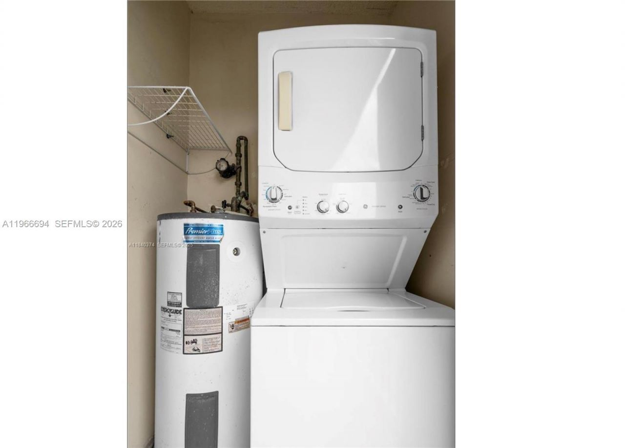 8425 NW 8th St, Unit 304, Miami, FL 33126 Photo