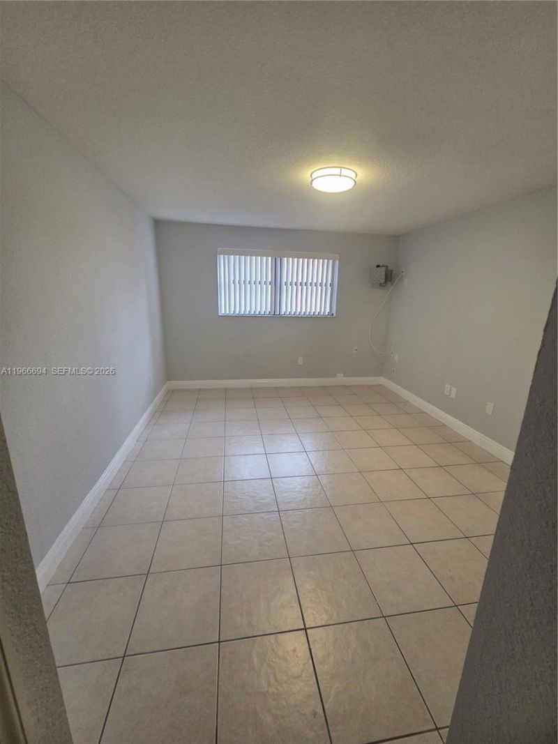 8425 NW 8th St, Unit 304, Miami, FL 33126 Photo
