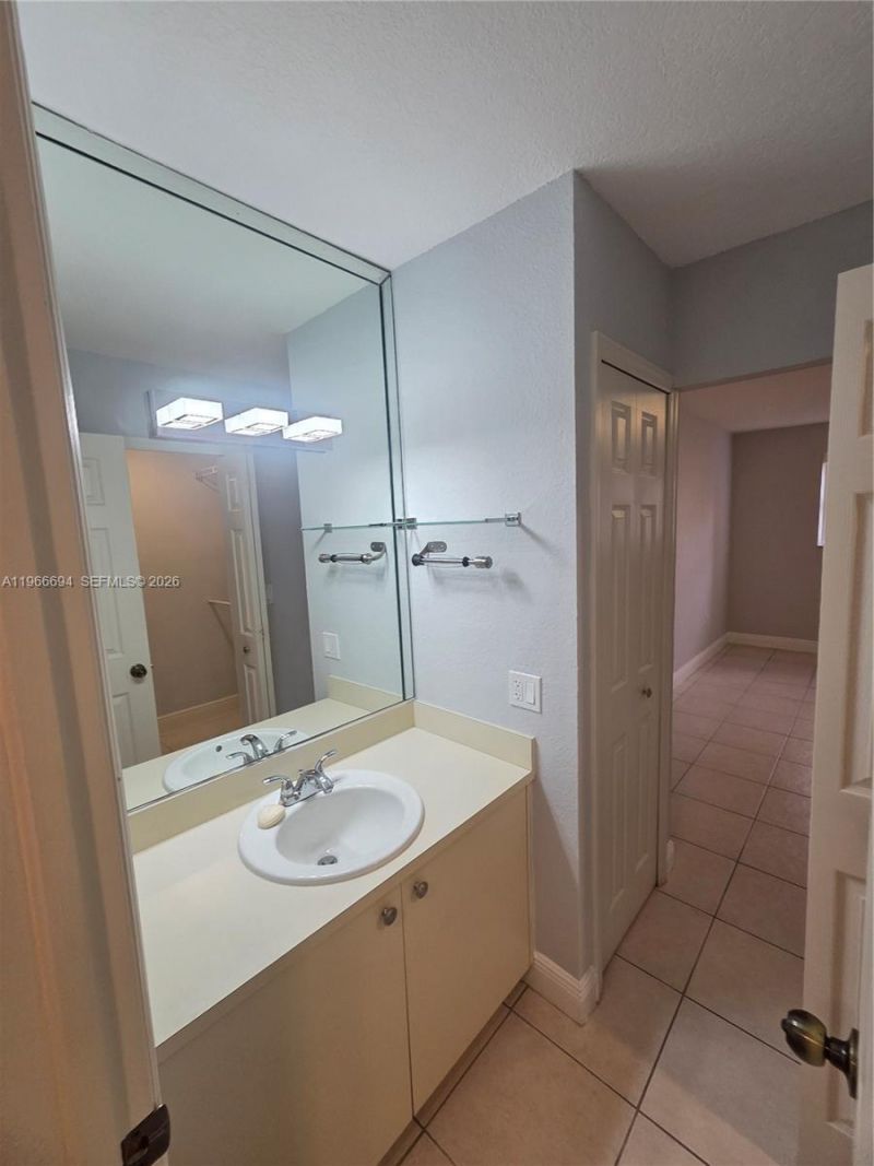 8425 NW 8th St, Unit 304, Miami, FL 33126 Photo