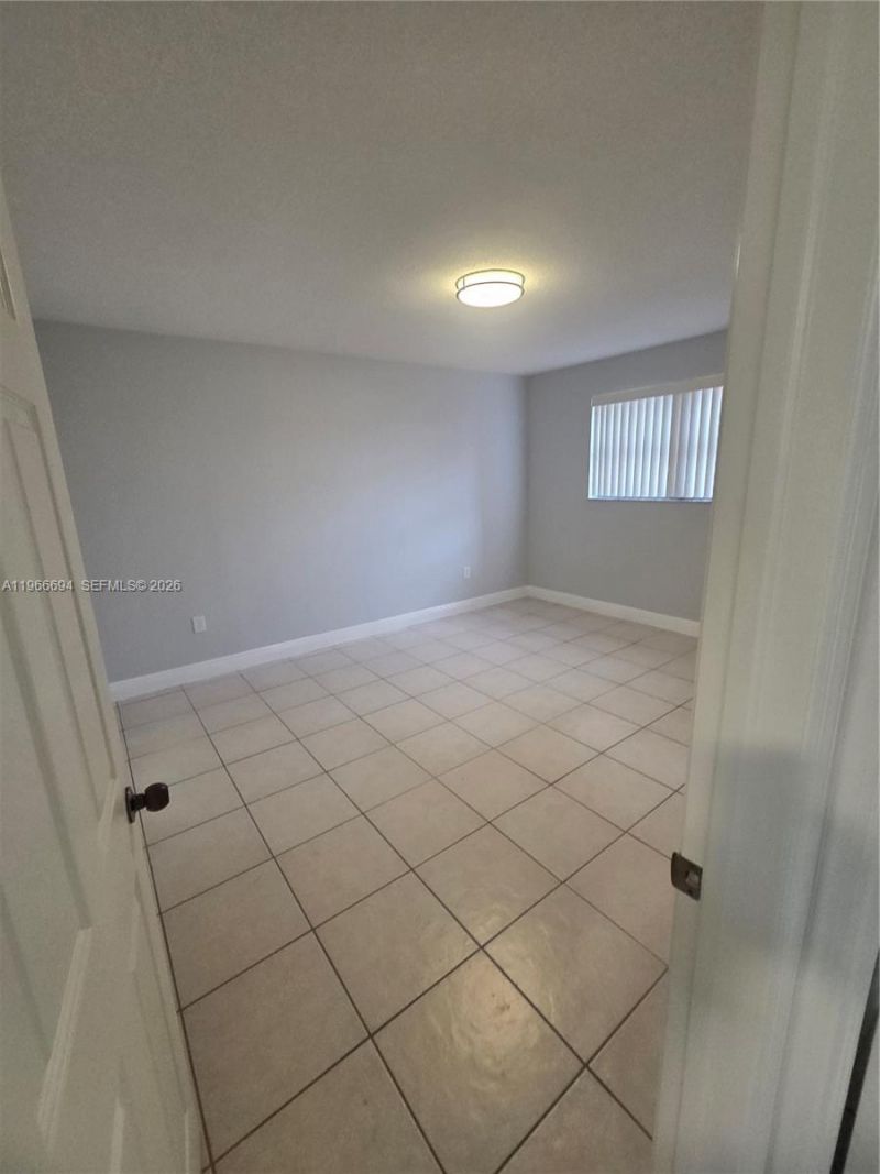 8425 NW 8th St, Unit 304, Miami, FL 33126 Photo