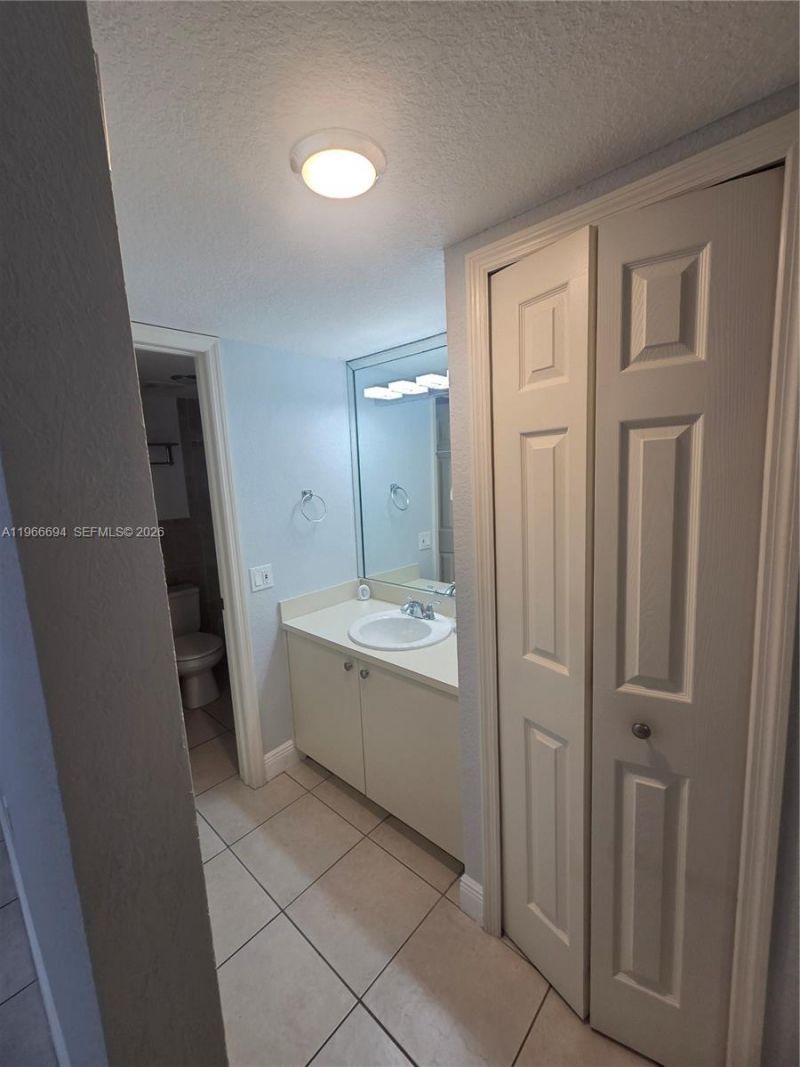 8425 NW 8th St, Unit 304, Miami, FL 33126 Photo