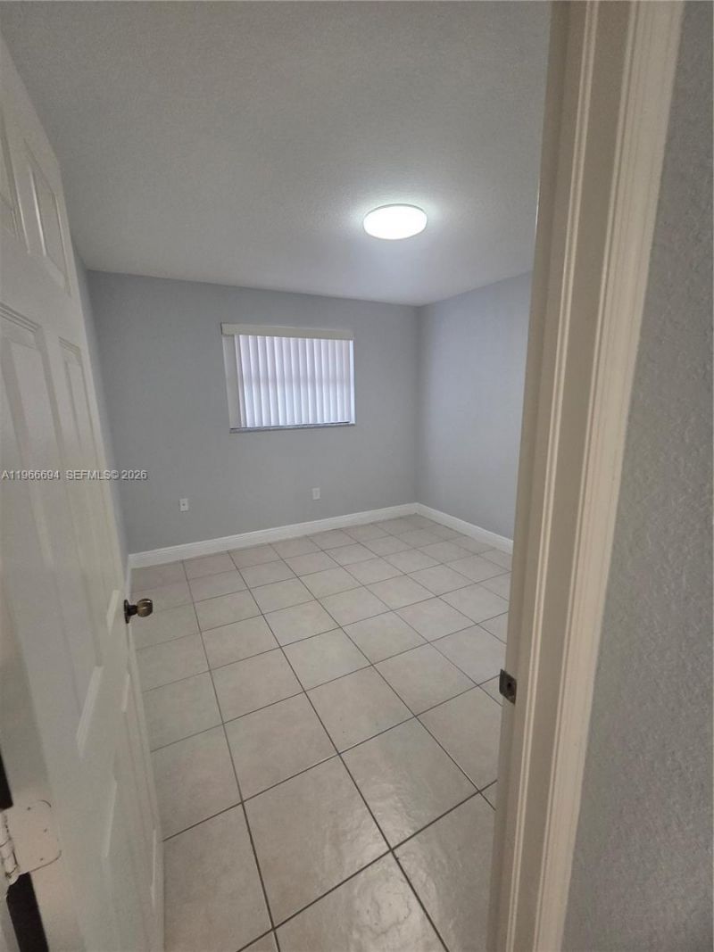 8425 NW 8th St, Unit 304, Miami, FL 33126 Photo