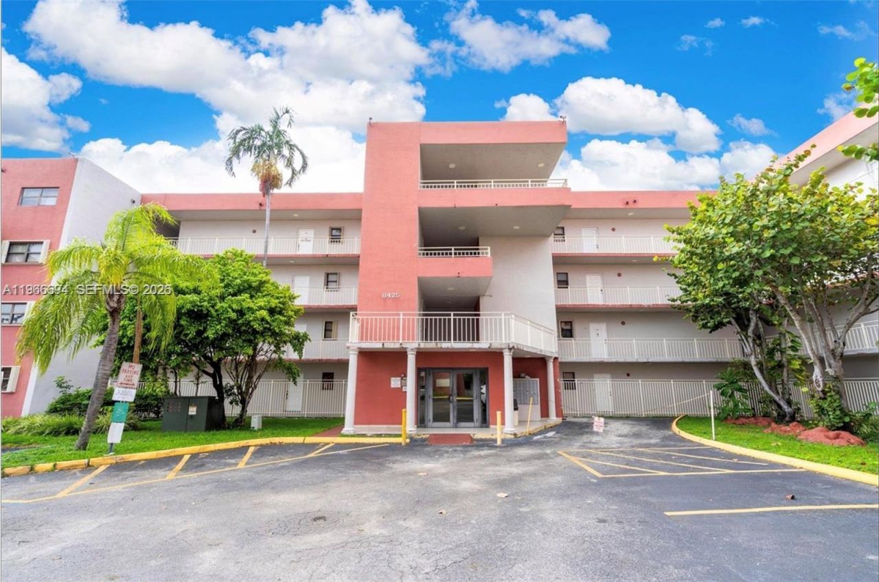 8425 NW 8th St, Unit 304, Miami, FL 33126 Photo