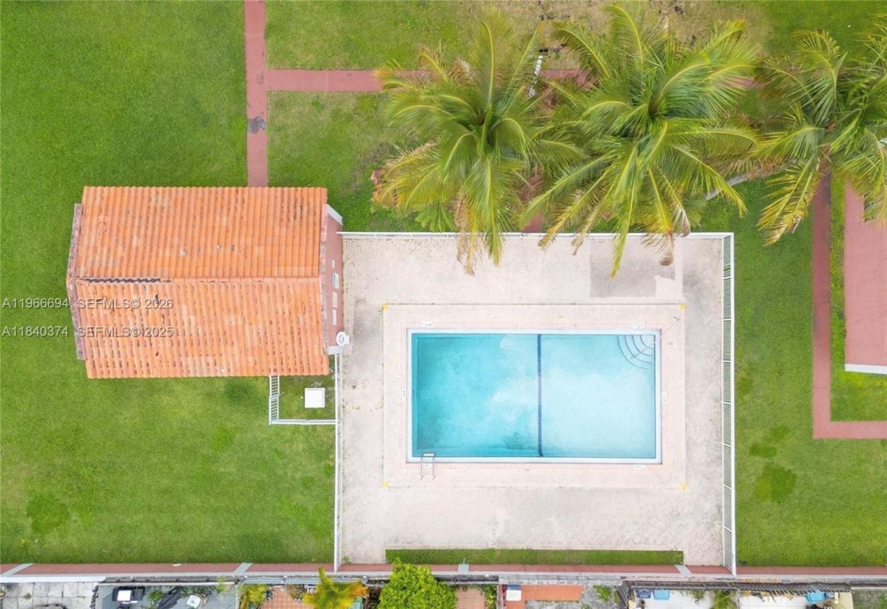 8425 NW 8th St, Unit 304, Miami, FL 33126 Photo