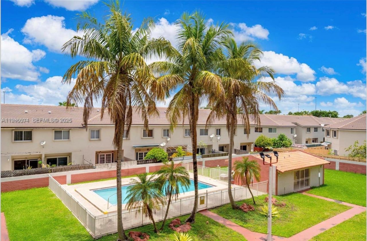 8425 NW 8th St, Unit 304, Miami, FL 33126 Photo