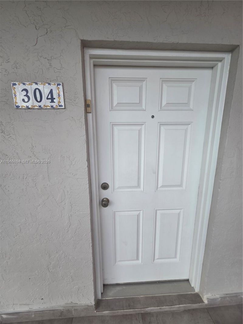 8425 NW 8th St, Unit 304, Miami, FL 33126 Photo