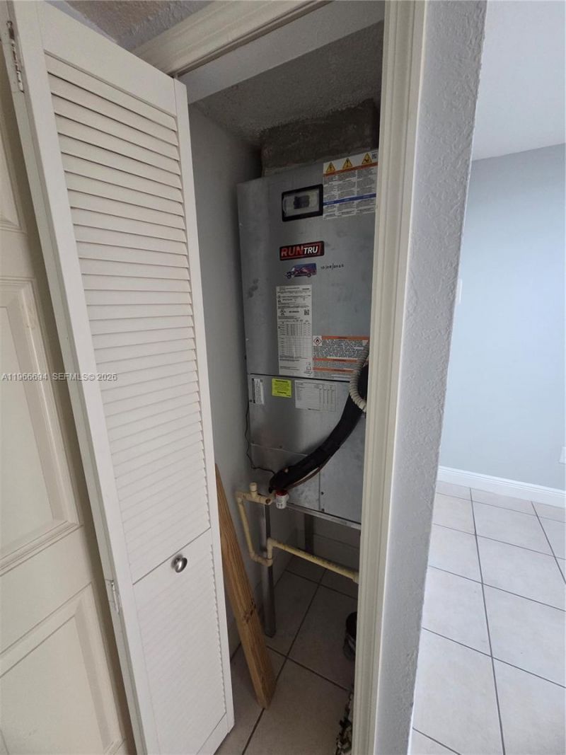 8425 NW 8th St, Unit 304, Miami, FL 33126 Photo