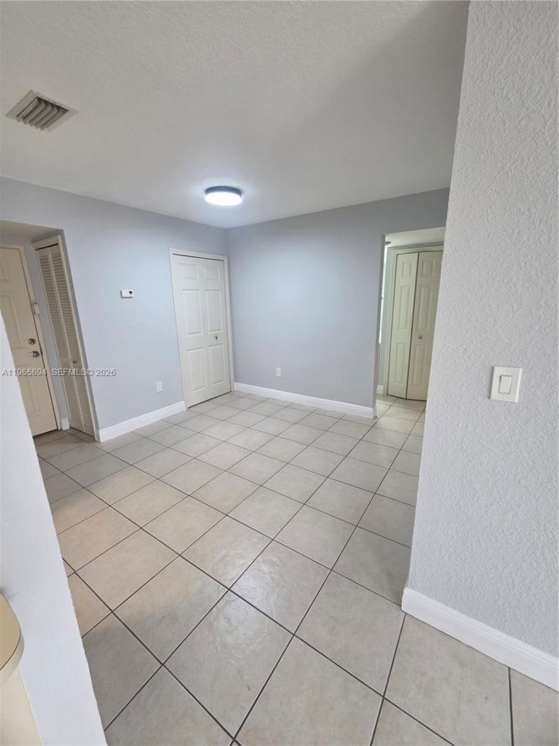 8425 NW 8th St, Unit 304, Miami, FL 33126 Photo