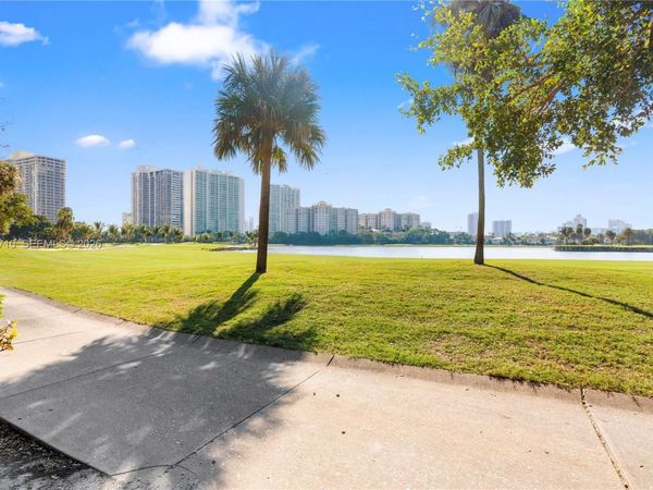 3675 N Country Club Dr , Unit 105, Aventura, FL 33180