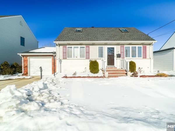 44 South Drive, ROCHELLE PARK, NJ 07662