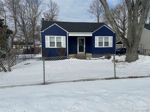 23 Hemlock Street, Wyandanch, NY 11798