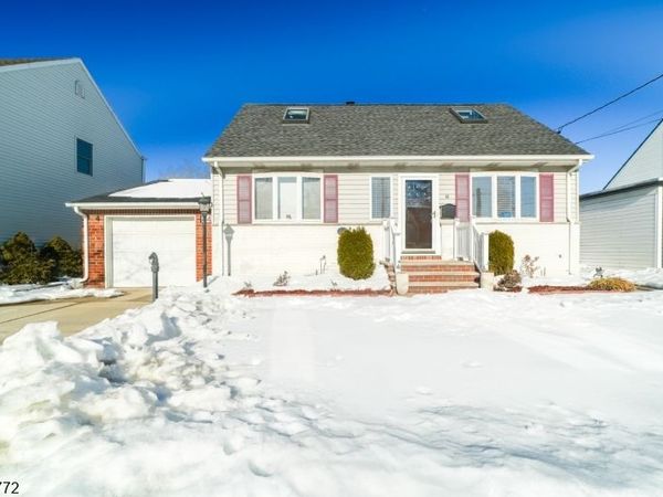 44 South Dr, Rochelle Park, NJ 07662