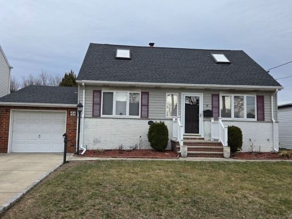 44 South Dr, Rochelle Park, NJ 07662