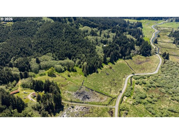 94010 North Way LN, North Bend, OR 97459