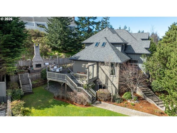 2024 CEDAR CT, North Bend, OR 97459