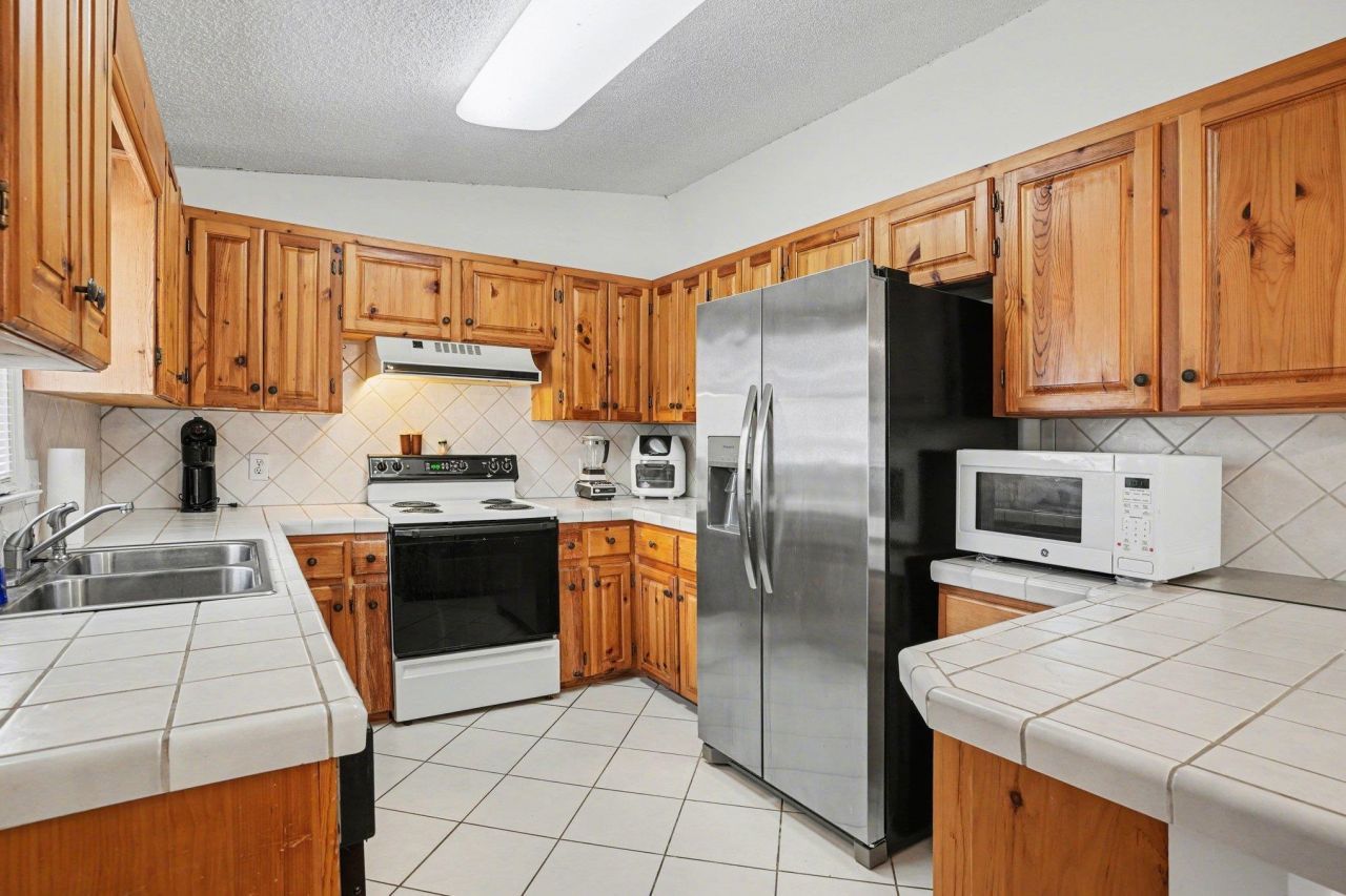 1012 Perrin Dr. Photo 10
