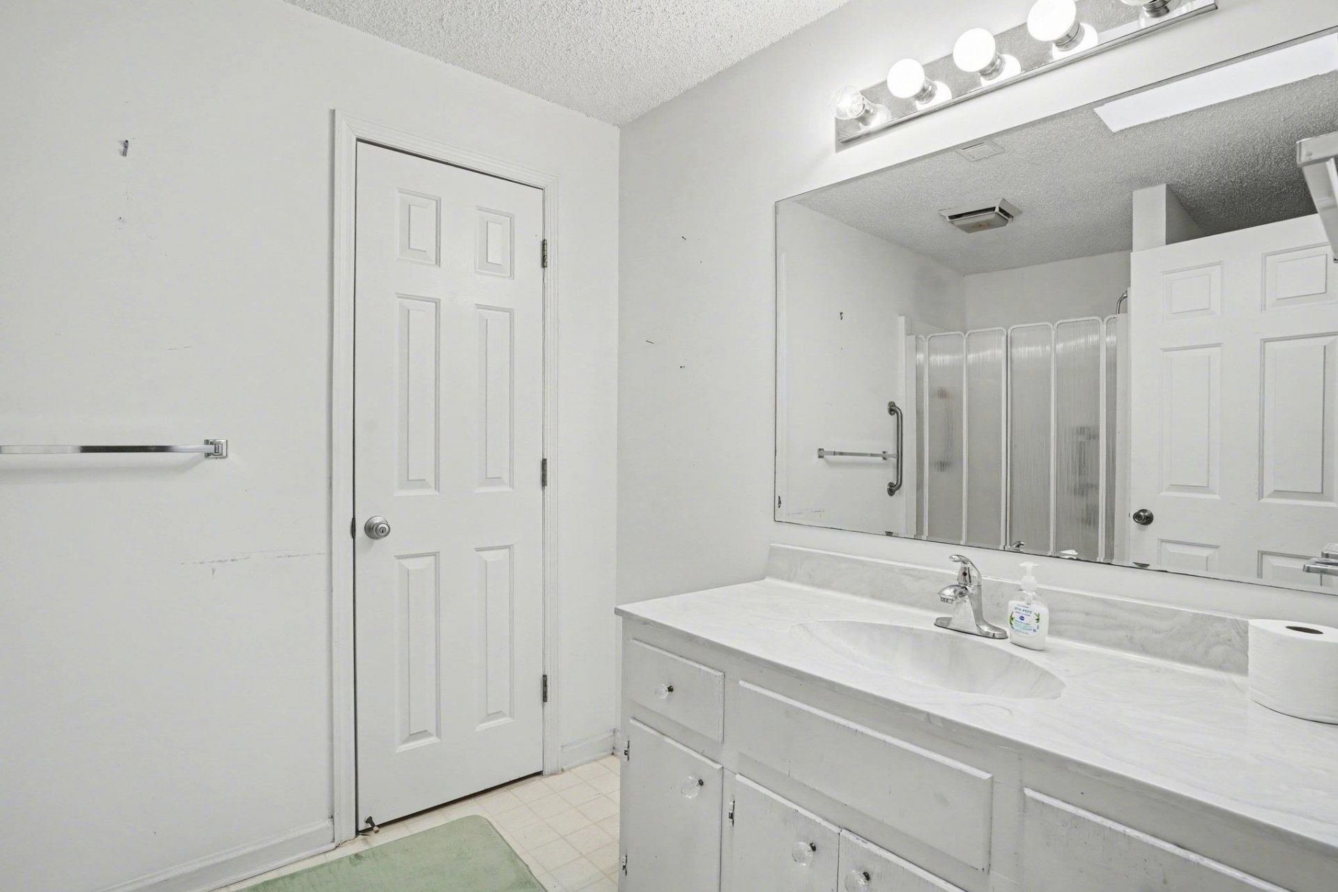 1012 Perrin Dr. Photo 13