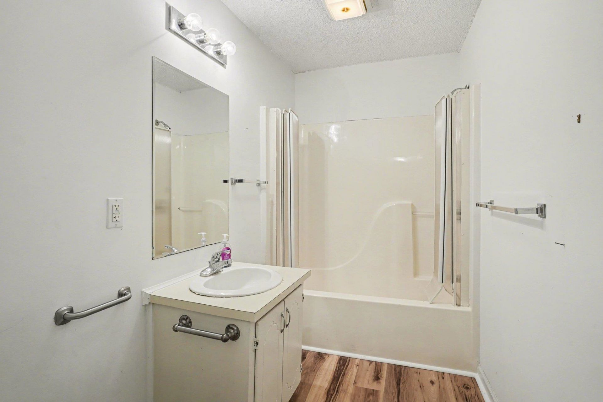 1012 Perrin Dr. Photo 17
