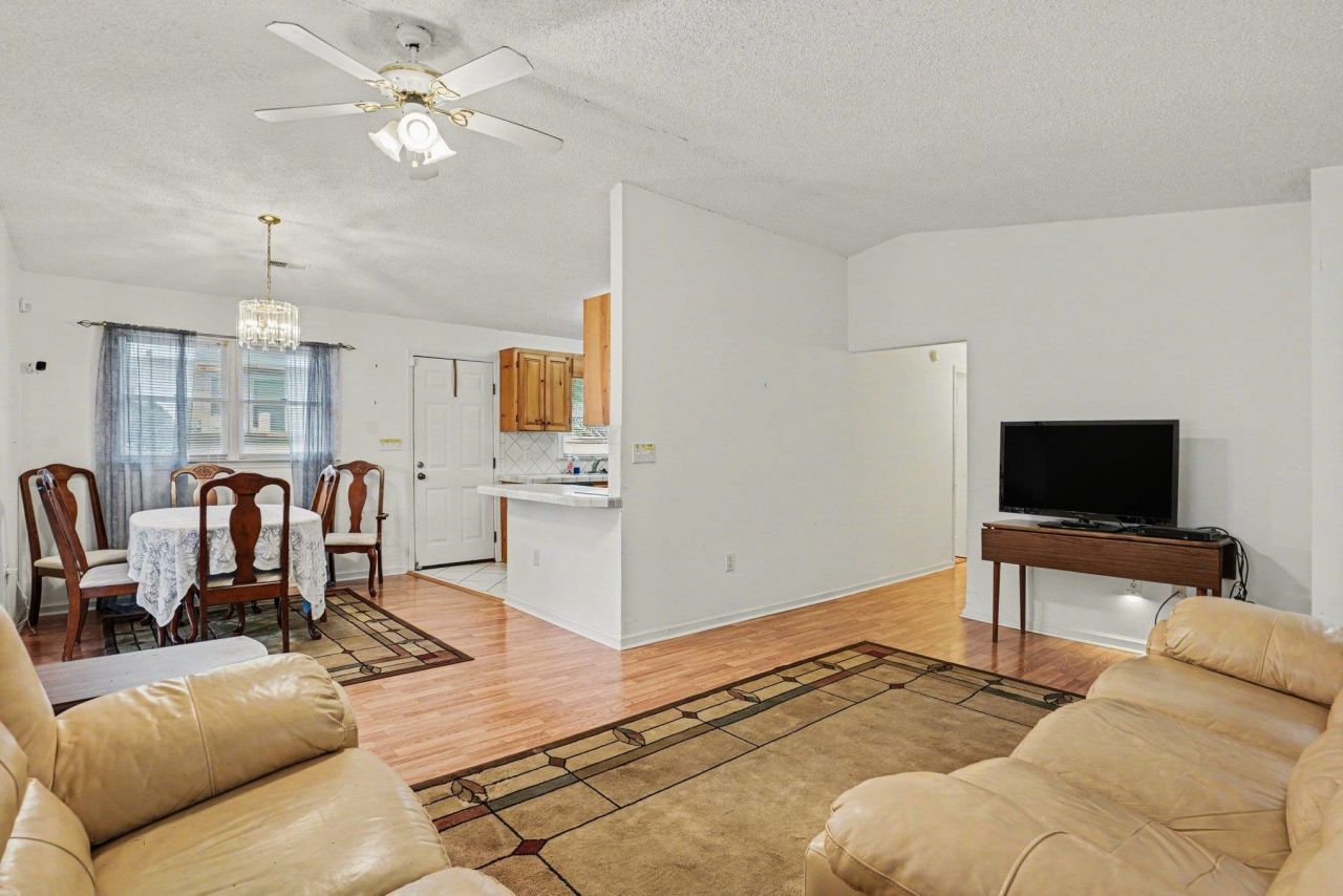 1012 Perrin Dr. Photo 4