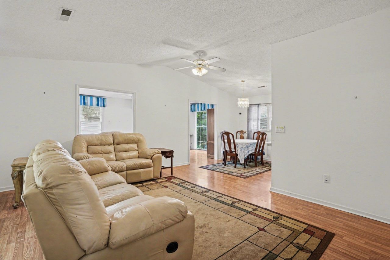 1012 Perrin Dr.  Photo 5