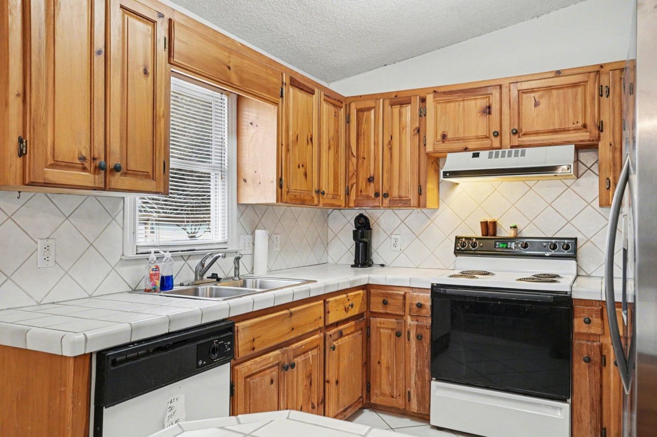 1012 Perrin Dr. Photo 9