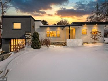 51 N MAIN STREET, YORK NEW SALEM, PA 17371