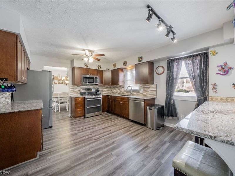 370 Lear Road, Avon Lake, OH 44012 Photo 11