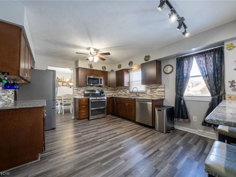 370 Lear Road, Avon Lake, OH 44012 Photo 9