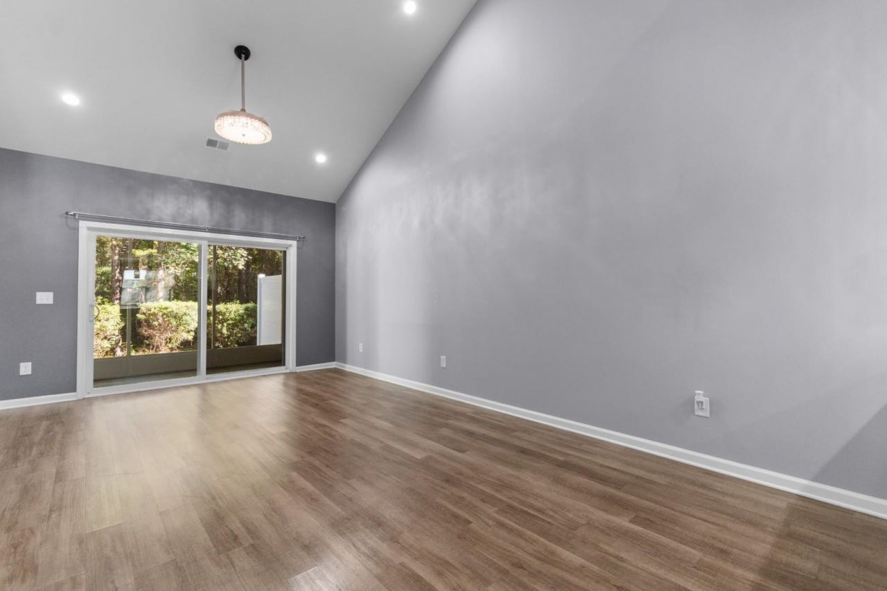 100 Machrie Loop Photo 10