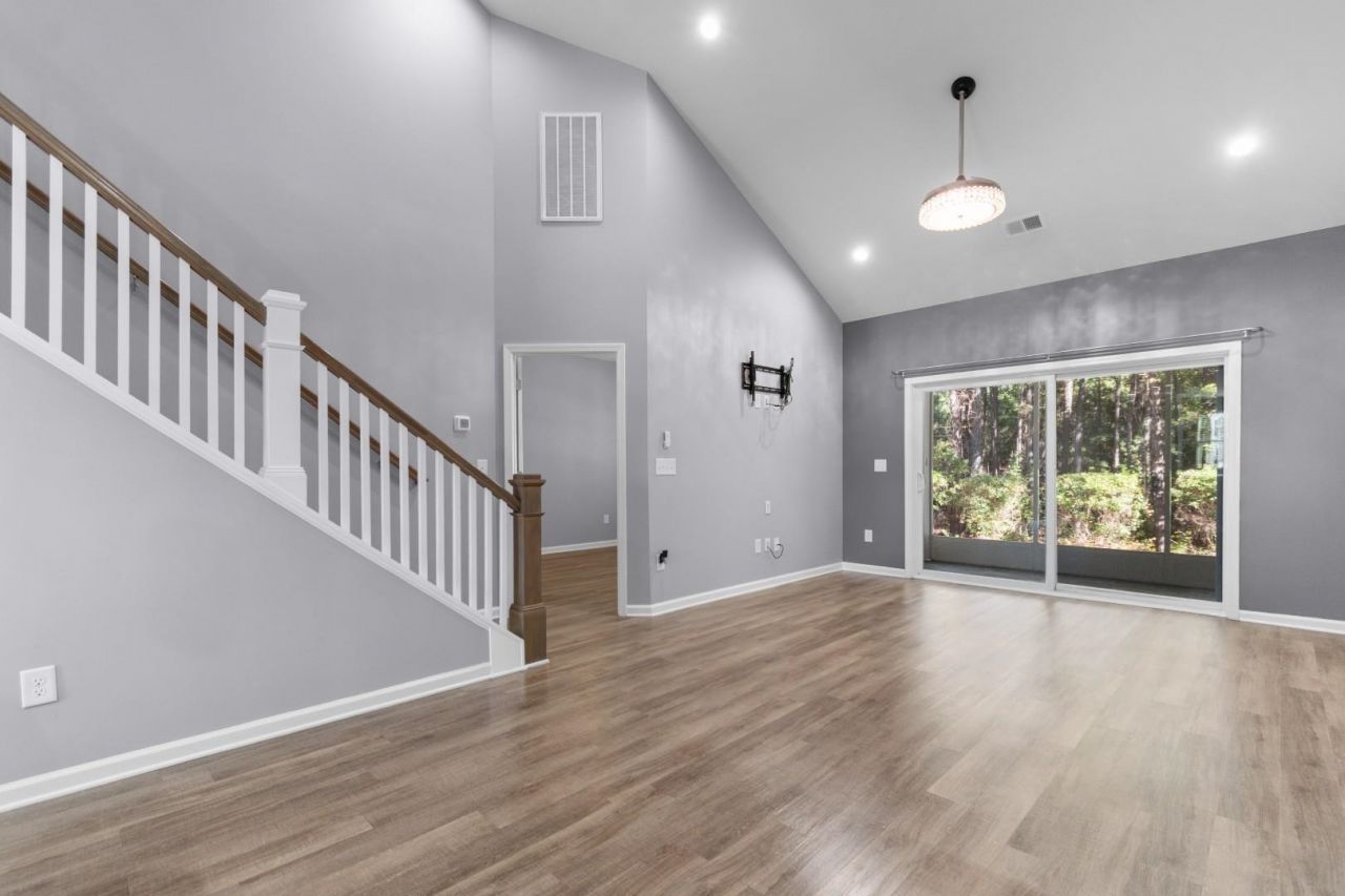 100 Machrie Loop Photo 12