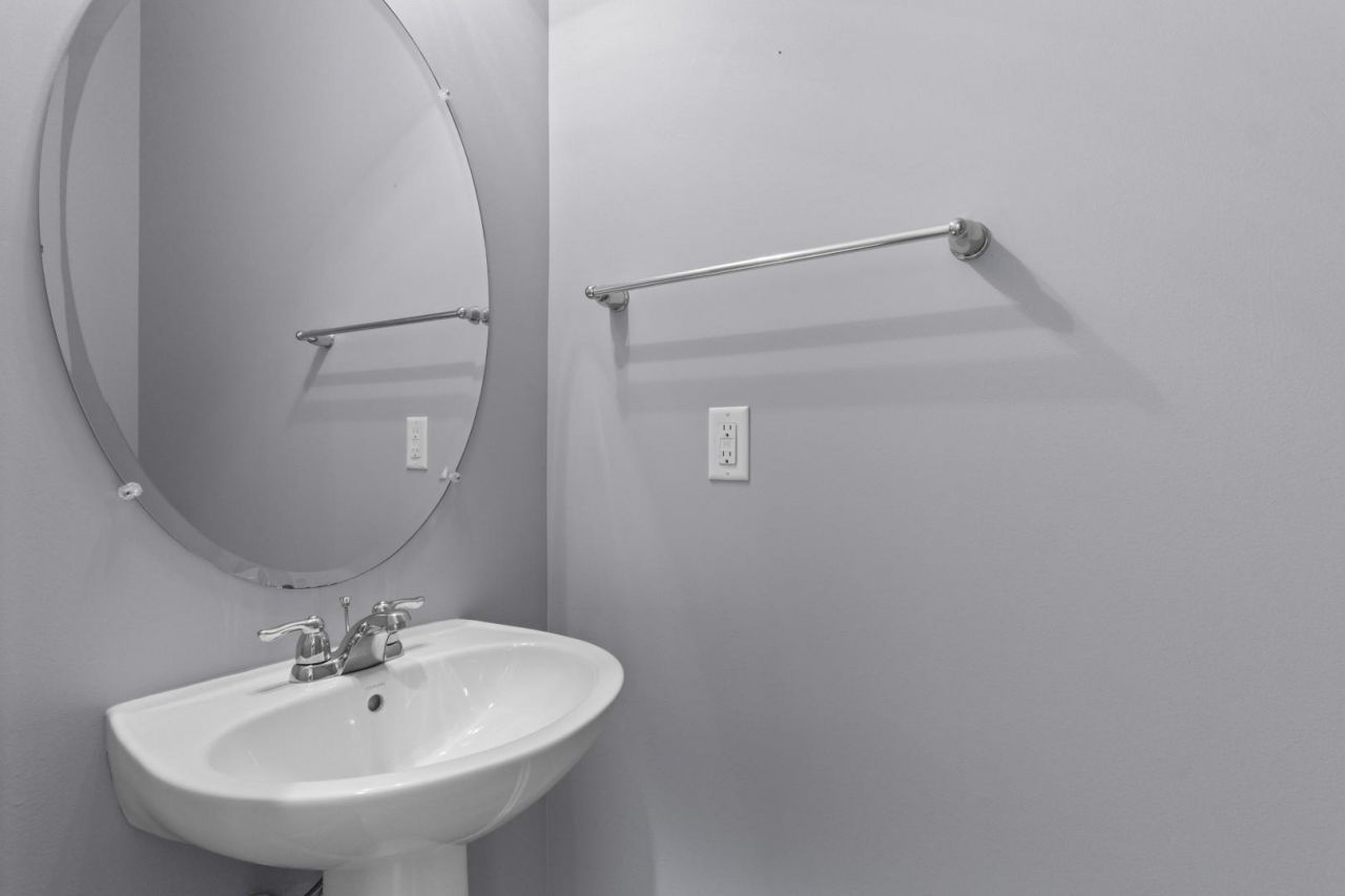 100 Machrie Loop Photo 13