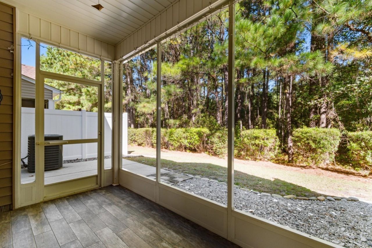 100 Machrie Loop Photo 28