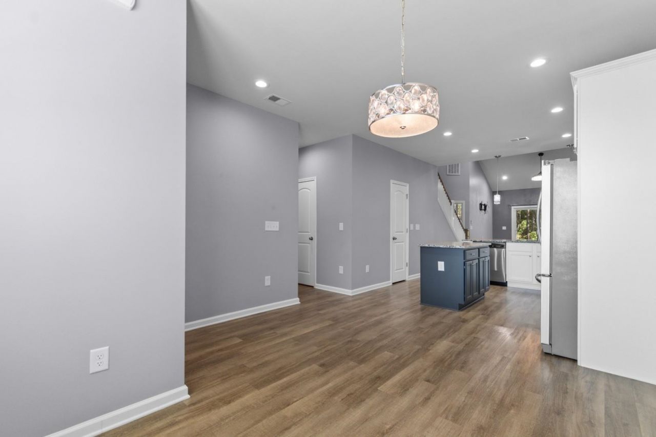 100 Machrie Loop Photo 5