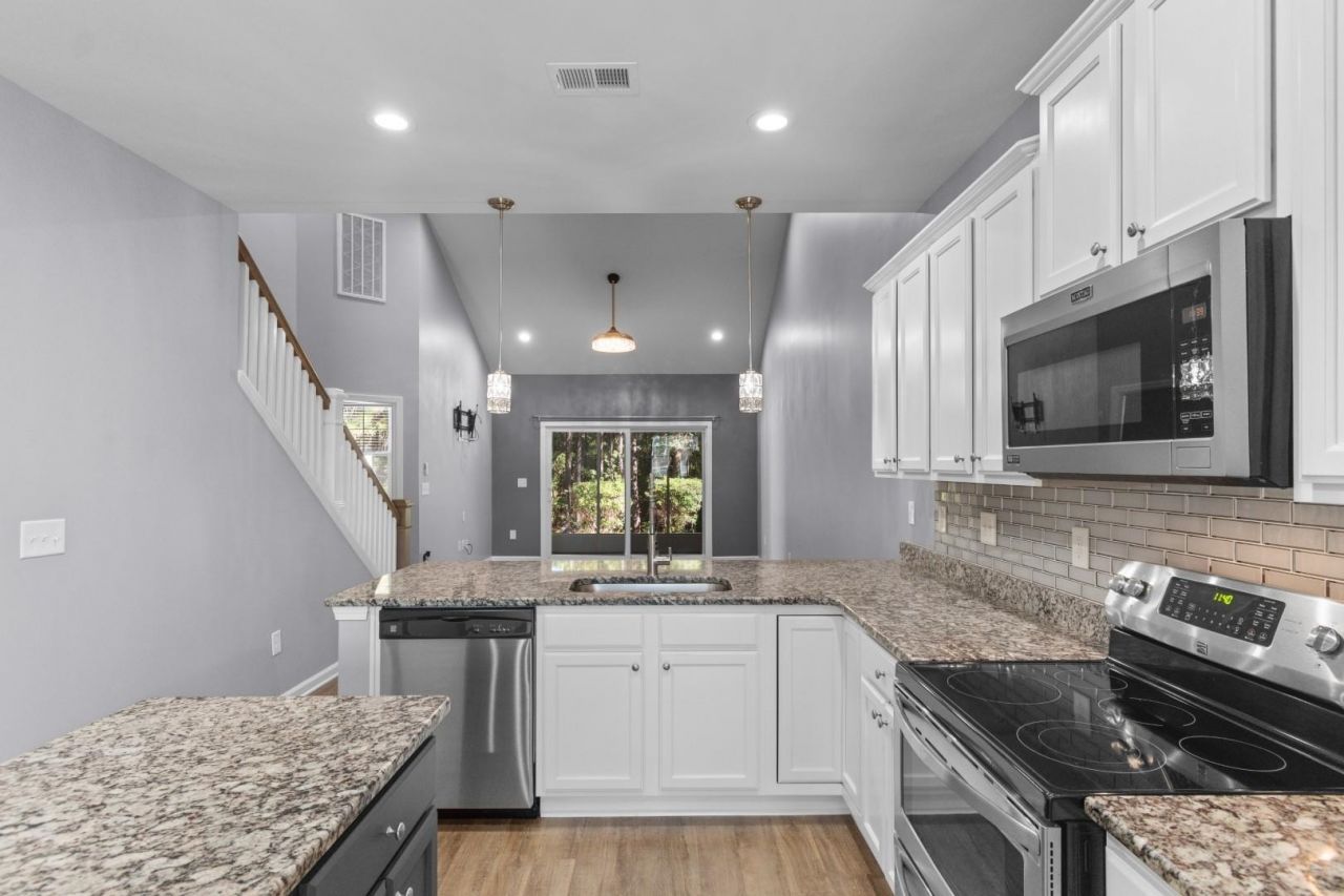 100 Machrie Loop Photo 7