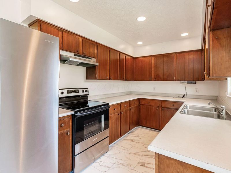 5166 Southern Grove Drive, Grove City, OH 43123 Photo 12