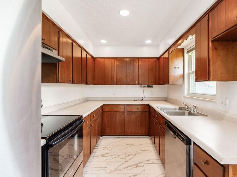 5166 Southern Grove Drive, Grove City, OH 43123 Photo 13