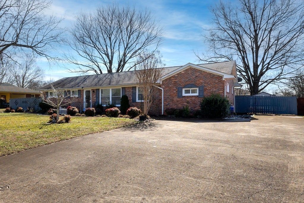 219 Admiral Cir, Lawrenceburg, TN 38464 Main Photo