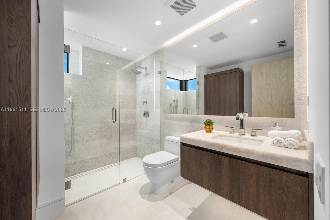 1107 Hillsboro Mile , Hillsboro Beach, FL 33062 Photo