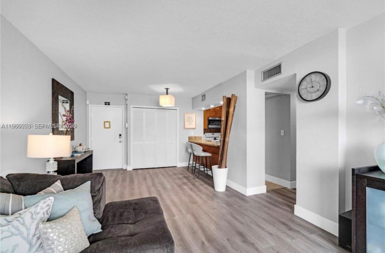 830 NW 87th Ave, Unit 303, Miami, FL 33172 Photo