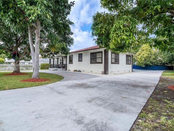 65 NW 118th St, Miami, FL 33168