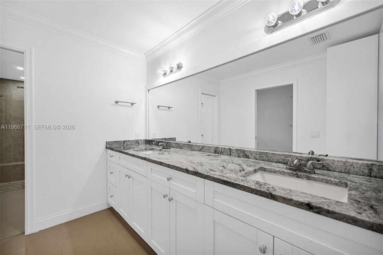 820 E Cypress Ln , Unit V-38, Pompano Beach, FL 33069 Photo