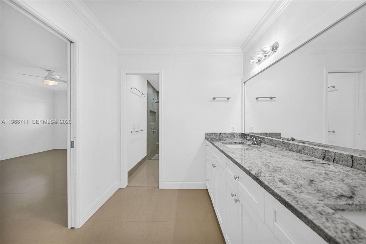 820 E Cypress Ln , Unit V-38, Pompano Beach, FL 33069 Photo