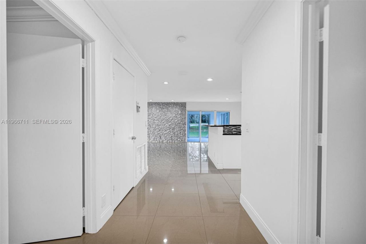 820 E Cypress Ln , Unit V-38, Pompano Beach, FL 33069 Photo