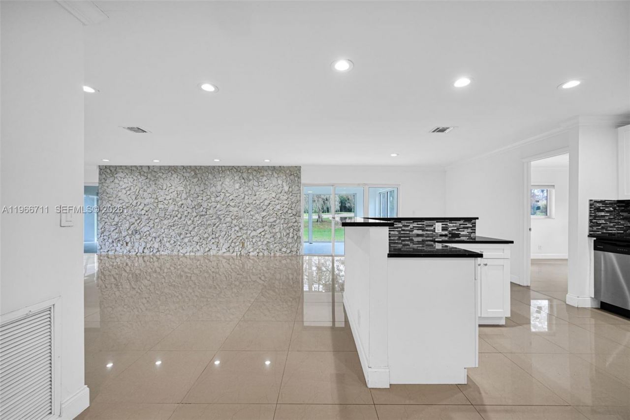 820 E Cypress Ln , Unit V-38, Pompano Beach, FL 33069 Photo