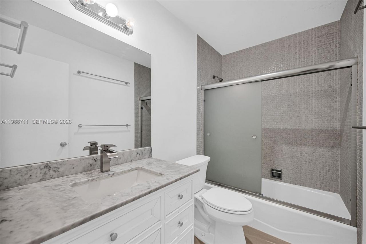 820 E Cypress Ln , Unit V-38, Pompano Beach, FL 33069 Photo