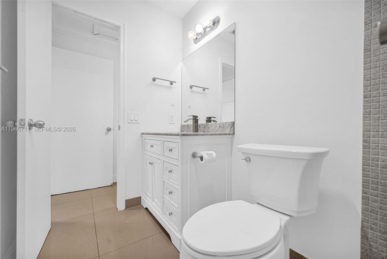 820 E Cypress Ln , Unit V-38, Pompano Beach, FL 33069 Photo