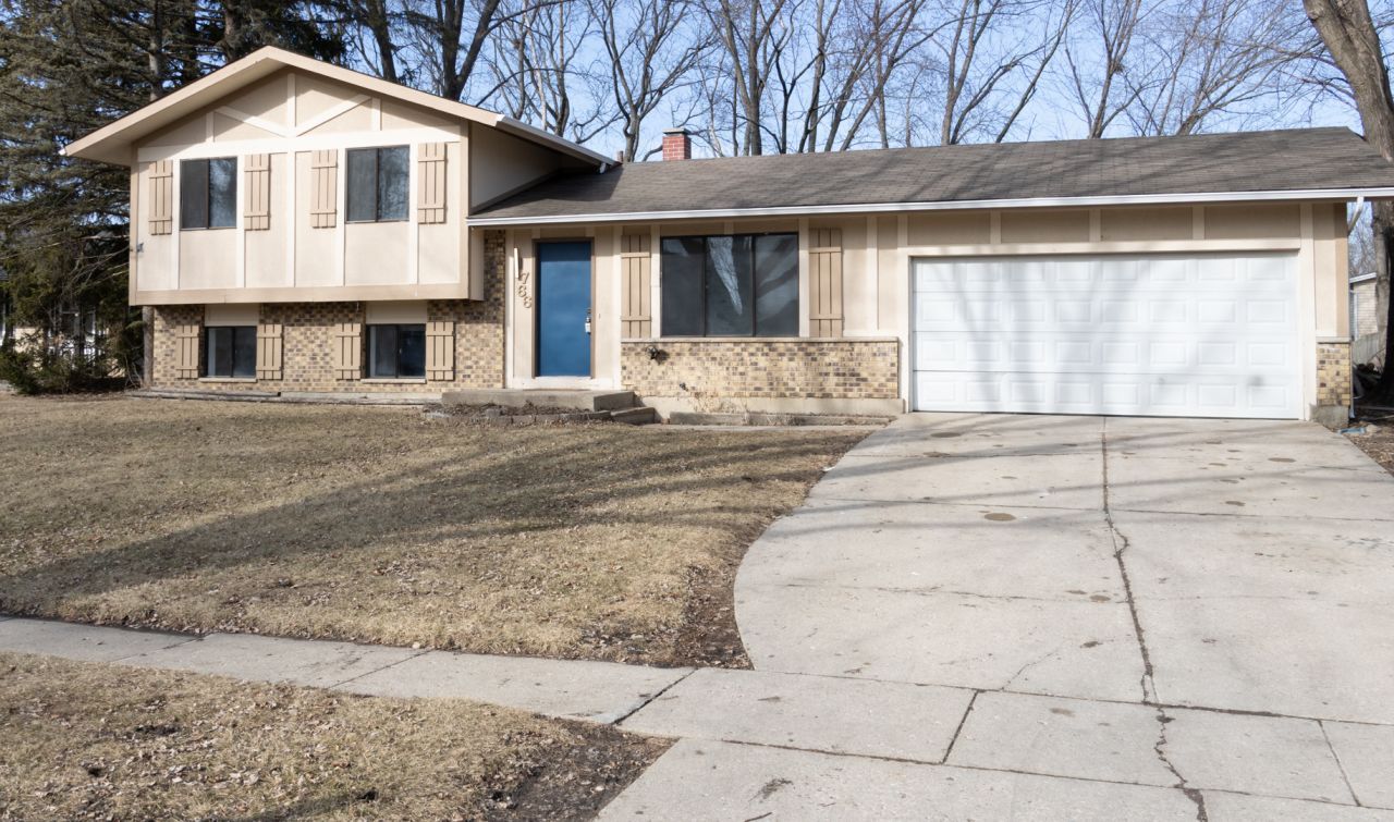 766 Windsor Drive, Crystal Lake, IL 60014 Main Photo